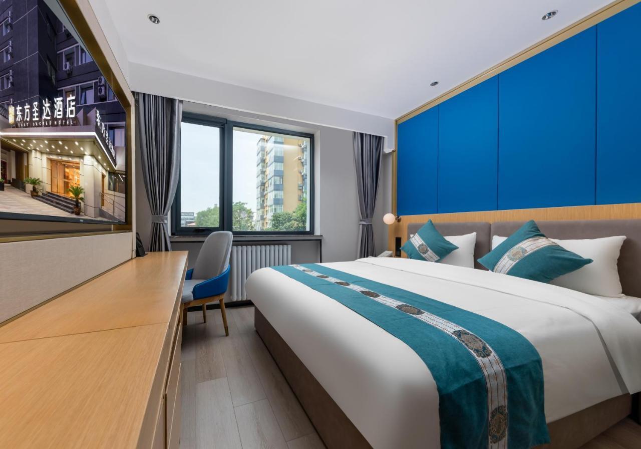 East Sacred Hotel--Very Near Beijing Tiananmen Square ,The Forbidden City,The Temple Of Heaven ,3 Minutes' Walk To Wangfujing Subway ,Located In The Center Of Beijing, Many Shopping Malls Around,Newly Renovated Hotel-Able To Receive Foreign Guests Kültér fotó