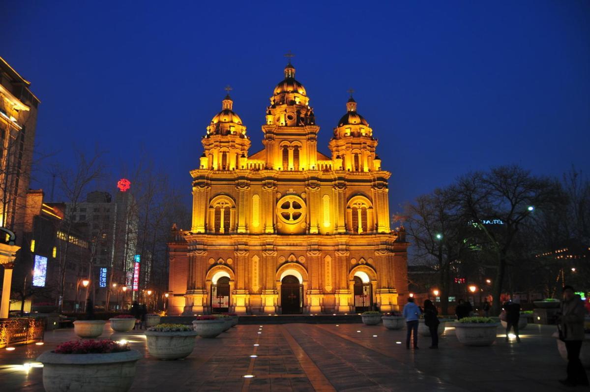East Sacred Hotel--Very Near Beijing Tiananmen Square ,The Forbidden City,The Temple Of Heaven ,3 Minutes' Walk To Wangfujing Subway ,Located In The Center Of Beijing, Many Shopping Malls Around,Newly Renovated Hotel-Able To Receive Foreign Guests Kültér fotó The Cathedral of the Immaculate Conception in Xi'an